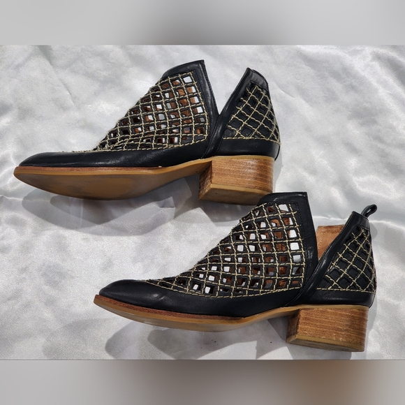 JEFFREY CAMPBELL | Taggart Ankle Bootie | Black and Tan | Womens 7.5 - Picture 8 of 12